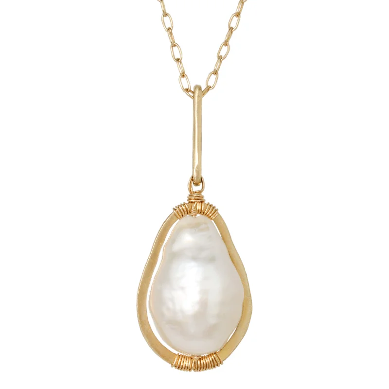 Simple moonstone pendants on necklaces for a serene, calming jewelry piece -Freshwater Pearl Necklace