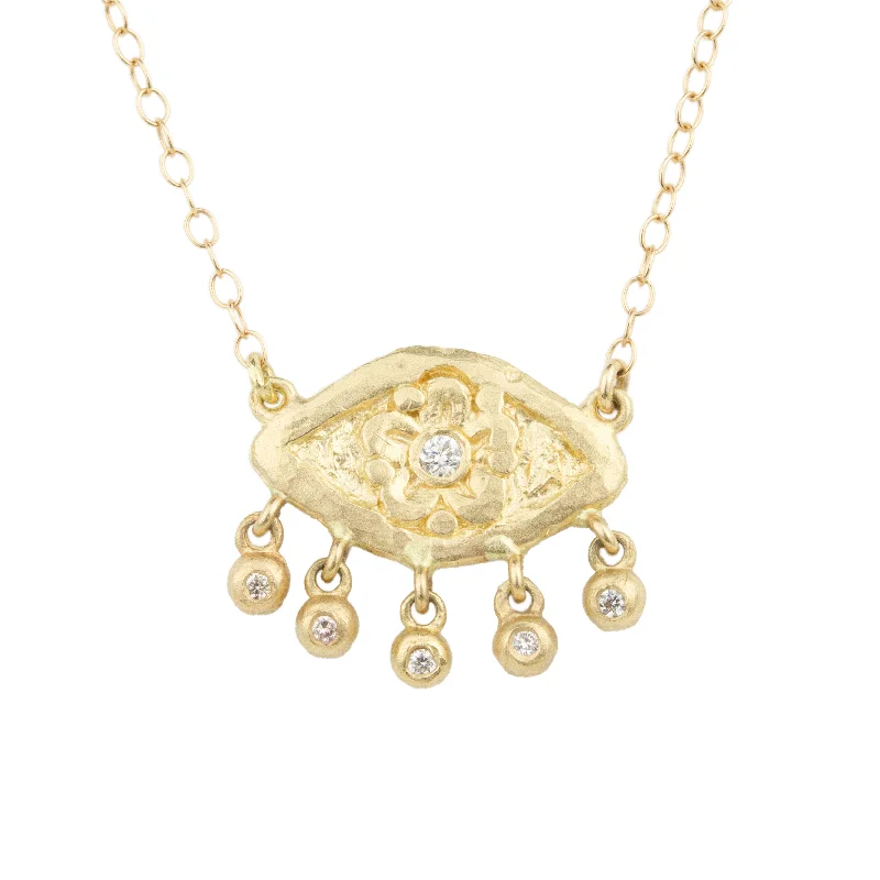 Vintage-inspired necklaces and pendants with intricate designs for classic looks -Golden Eye Necklace