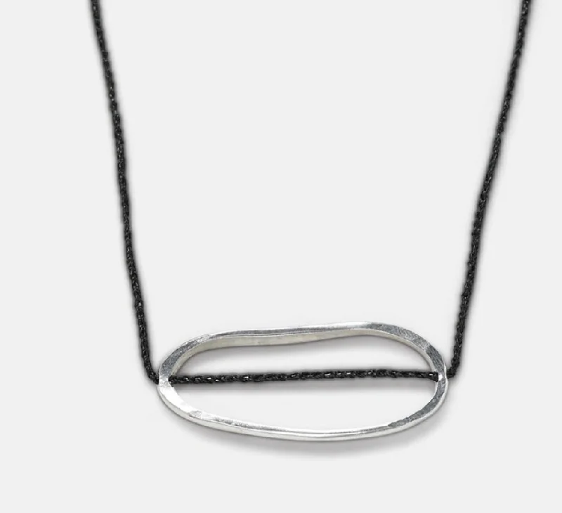 Stylish bar necklaces with engraved pendants for minimalistic and personal jewelry -Oyster Choker Necklace