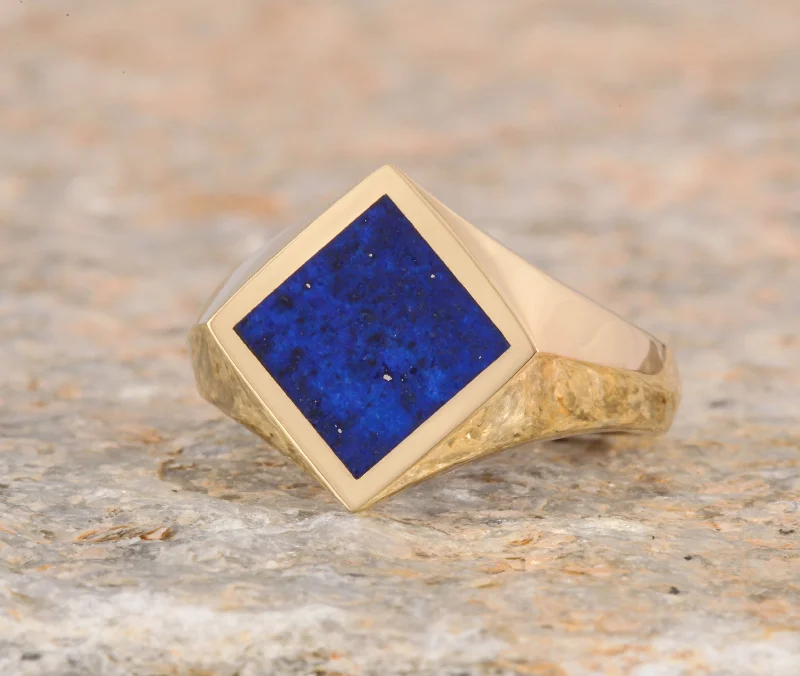 Gemstone rings featuring vivid stones for fierce flair -18k Yellow Lapis Signet Ring